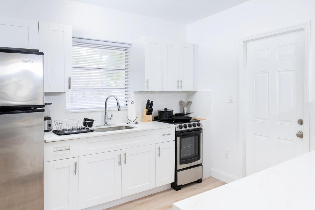 Beautiful Casita With King Bed And Private Patio Close To Calle 8, Mia Airport, Coral Gables Miami Buitenkant foto