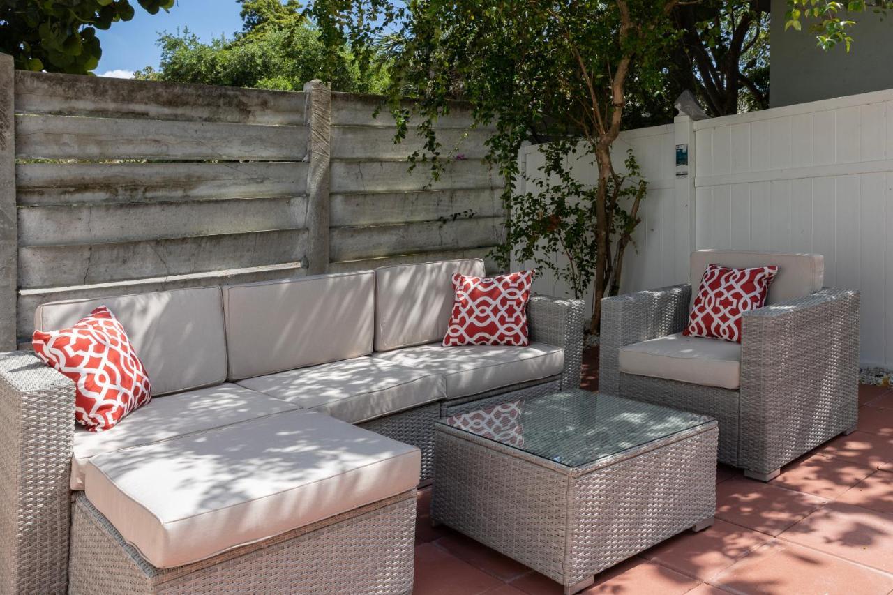 Beautiful Casita With King Bed And Private Patio Close To Calle 8, Mia Airport, Coral Gables Villa Miami Buitenkant foto