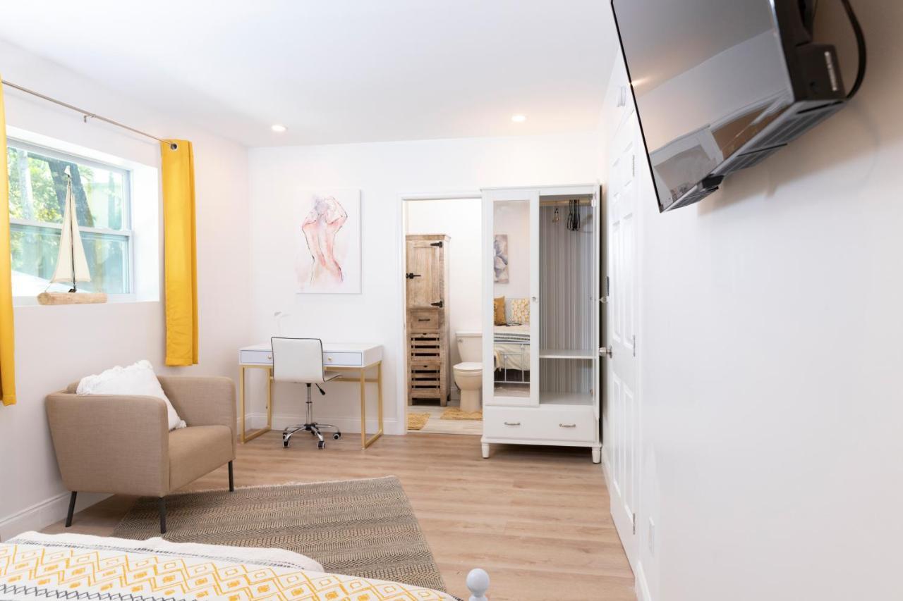 Beautiful Casita With King Bed And Private Patio Close To Calle 8, Mia Airport, Coral Gables Miami Buitenkant foto